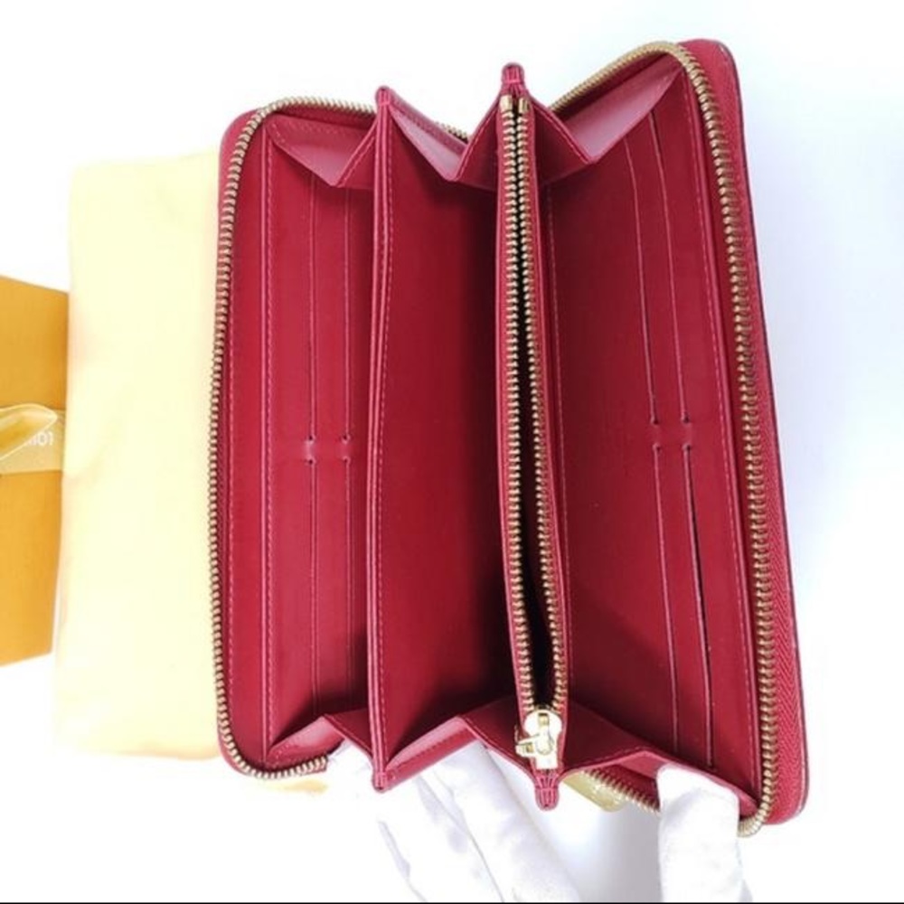 ⛔️SOLD⛔️💯Auth Louis Vuitton Vernis Zippy Wallet - Picture 6 of 7